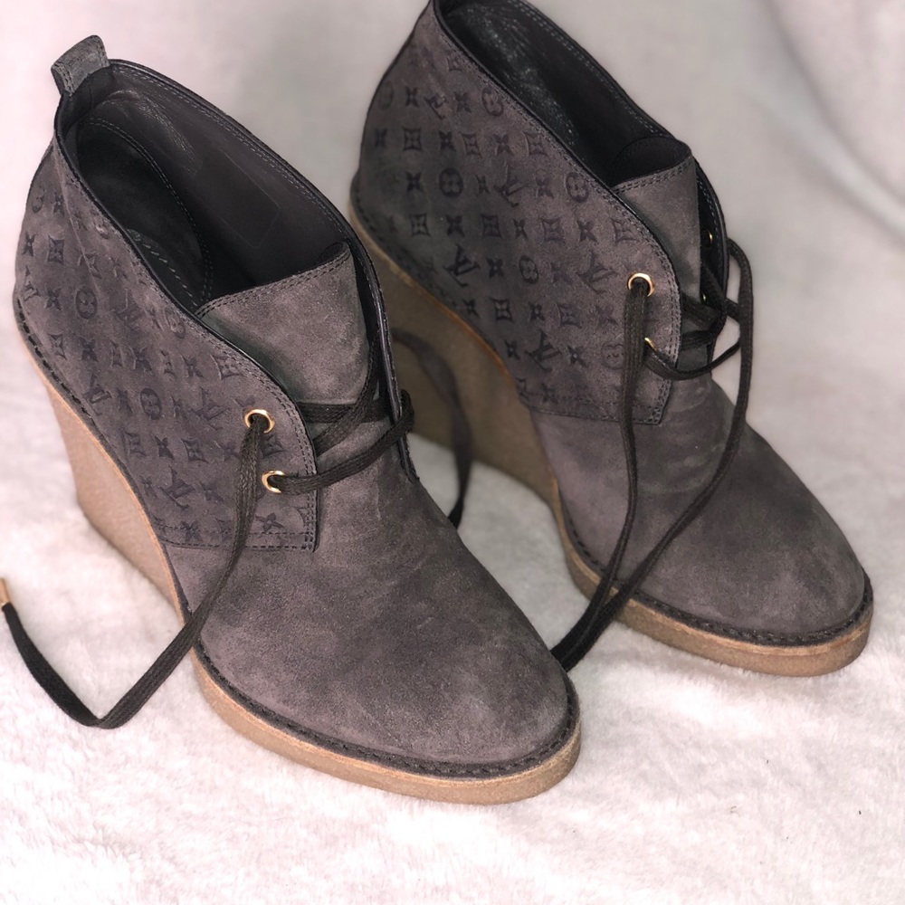 LOUIS VUITTON GREY BOOTS
